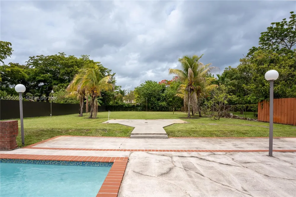 2431 SW 124th Ave Miami, FL 33175