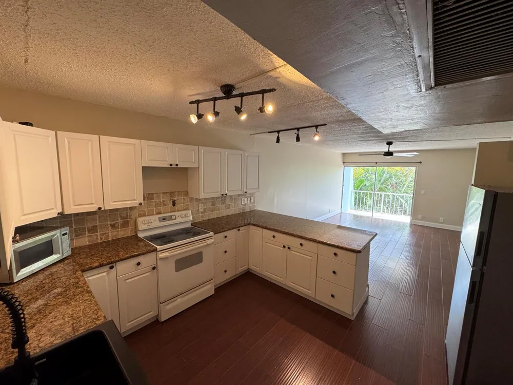 725 Hummingbird Way #210 North Palm Beach, FL 33408