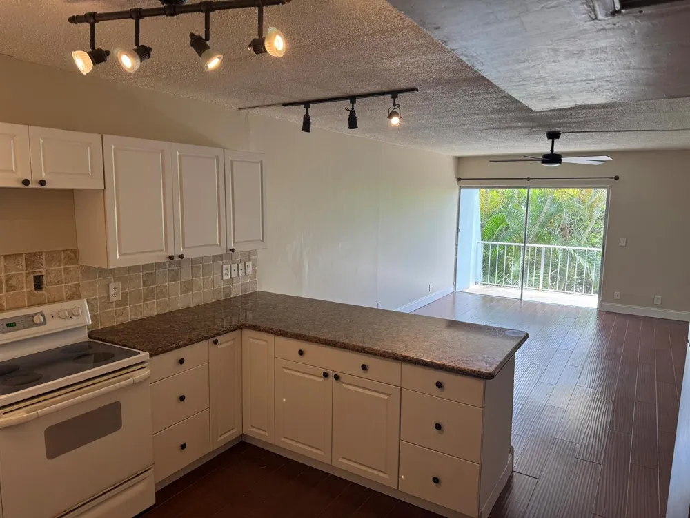 725 Hummingbird Way #210 North Palm Beach, FL 33408