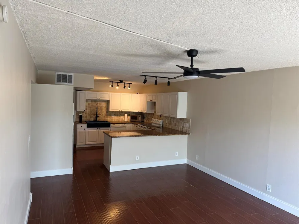 725 Hummingbird Way #210 North Palm Beach, FL 33408