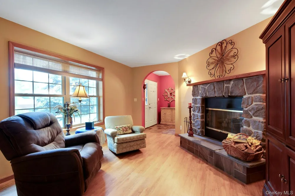 188 Hoyt Street Port Ewen, NY 12466