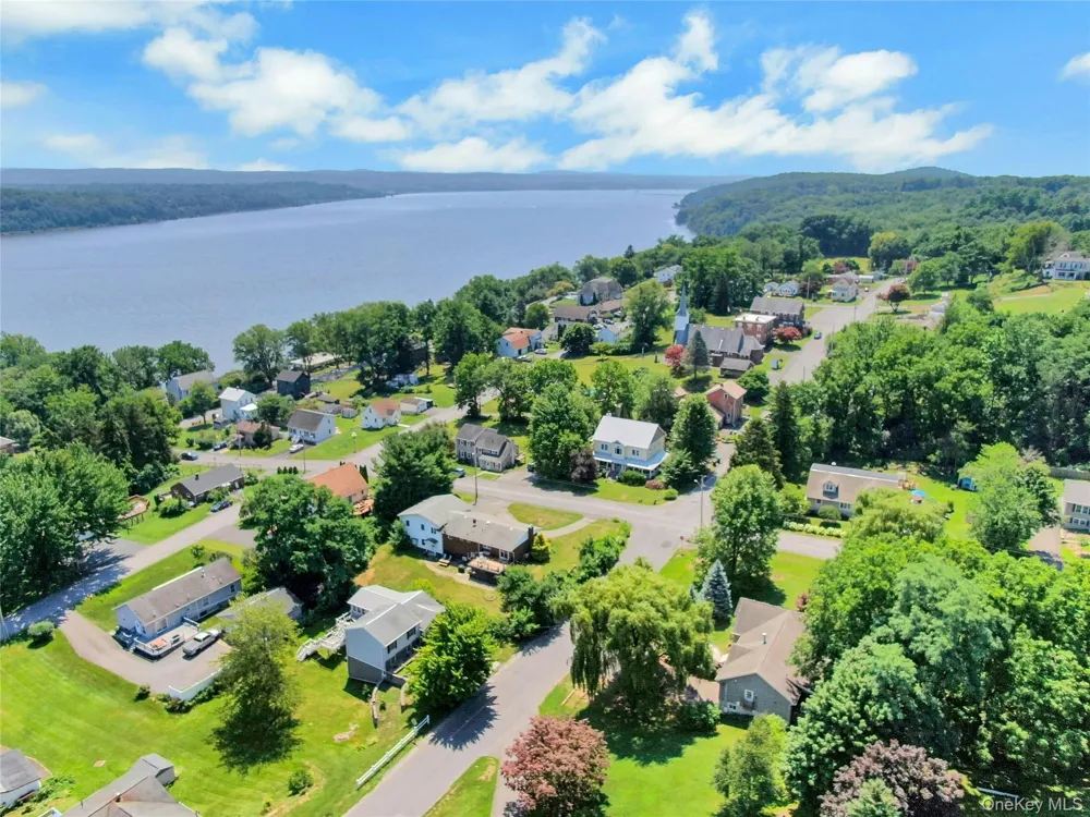 188 Hoyt Street Port Ewen, NY 12466