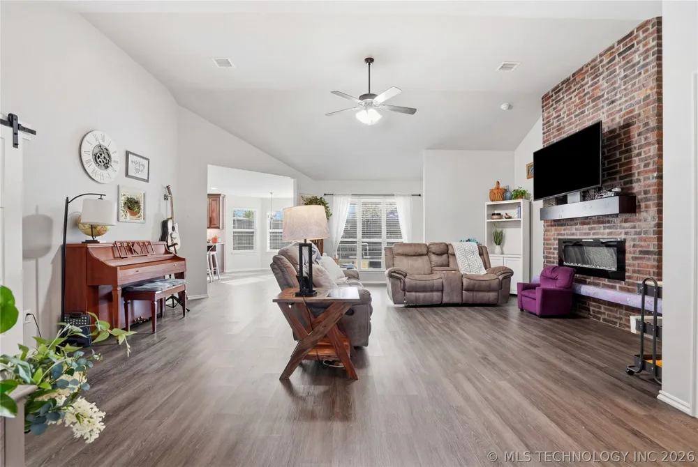 5421 Skylane Drive Sand Springs, OK 74063