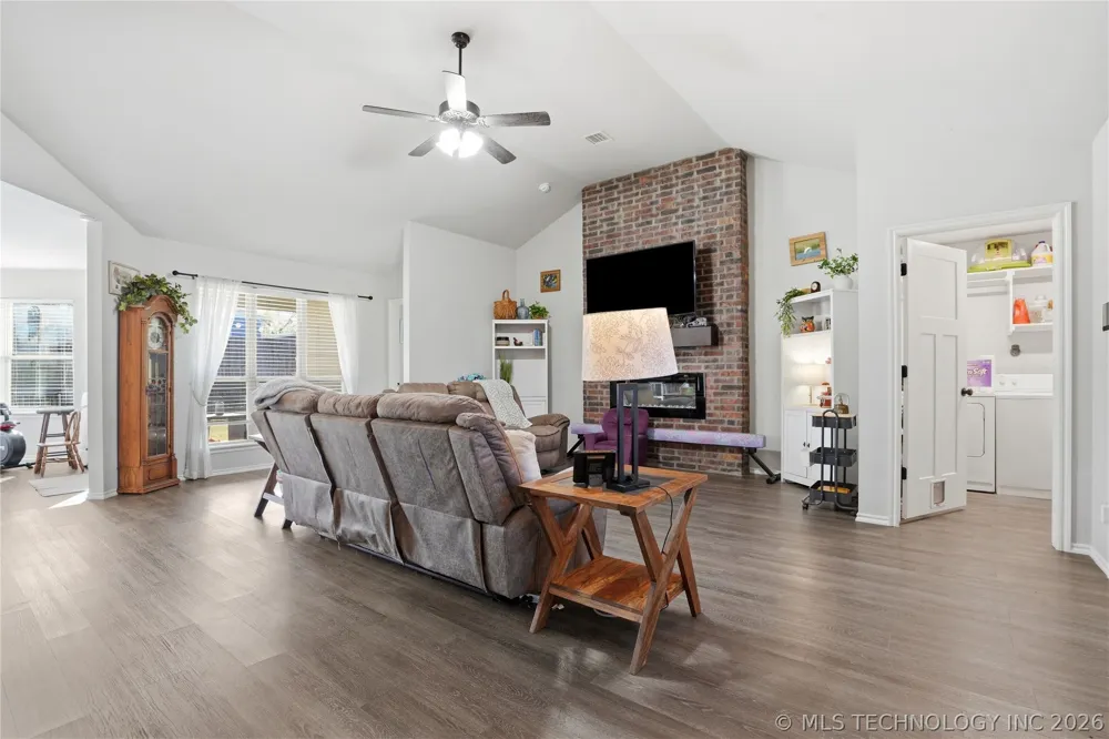 5421 Skylane Drive Sand Springs, OK 74063