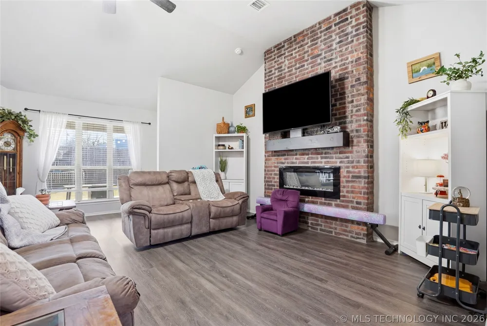 5421 Skylane Drive Sand Springs, OK 74063