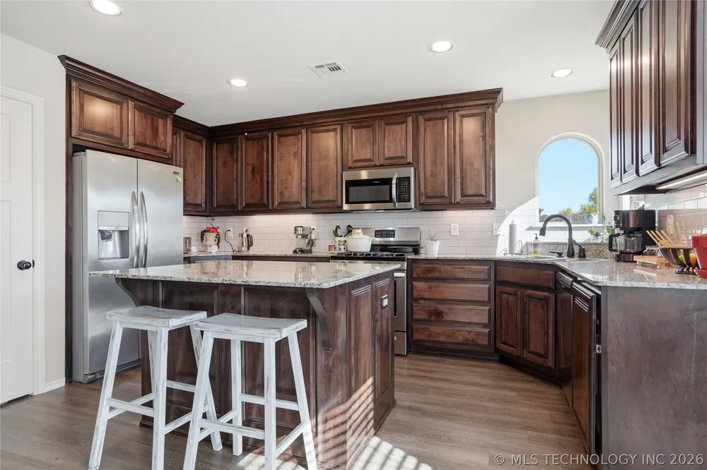 5421 Skylane Drive Sand Springs, OK 74063