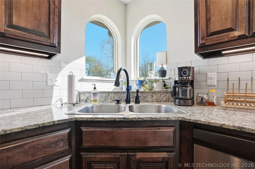 5421 Skylane Drive Sand Springs, OK 74063