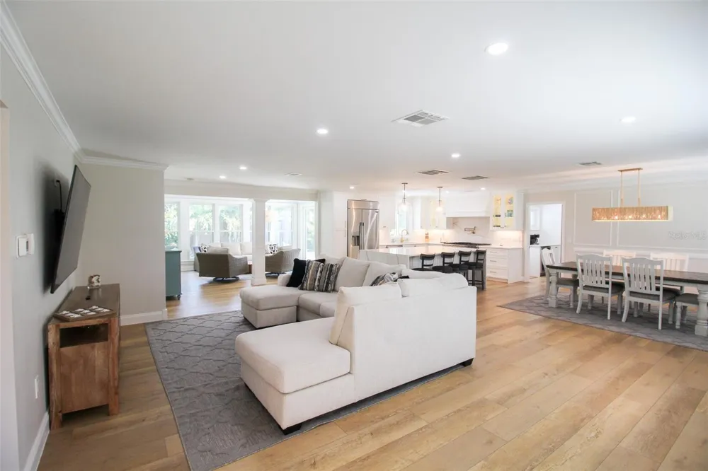 691 RUSSELL STREET Longboat Key, FL 34228