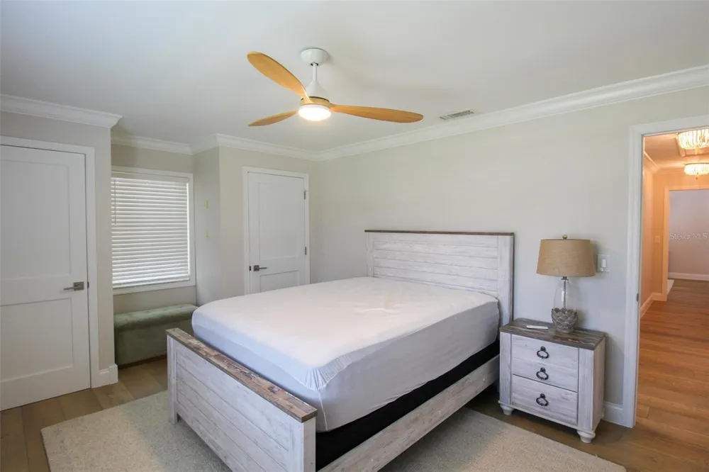 691 RUSSELL STREET Longboat Key, FL 34228