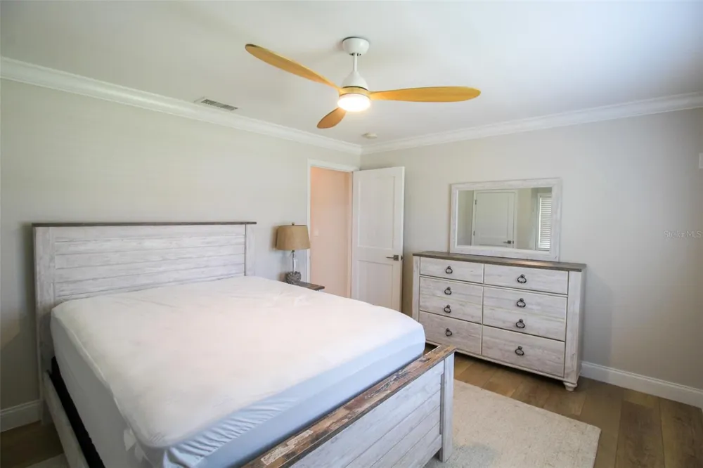 691 RUSSELL STREET Longboat Key, FL 34228