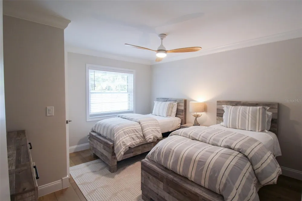 691 RUSSELL STREET Longboat Key, FL 34228