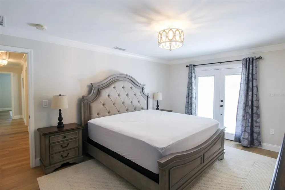 691 RUSSELL STREET Longboat Key, FL 34228