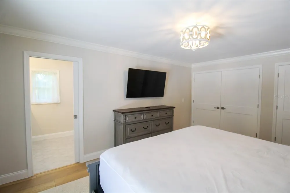 691 RUSSELL STREET Longboat Key, FL 34228