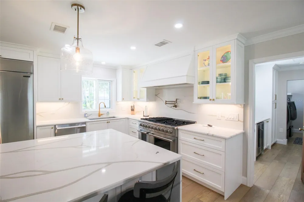 691 RUSSELL STREET Longboat Key, FL 34228