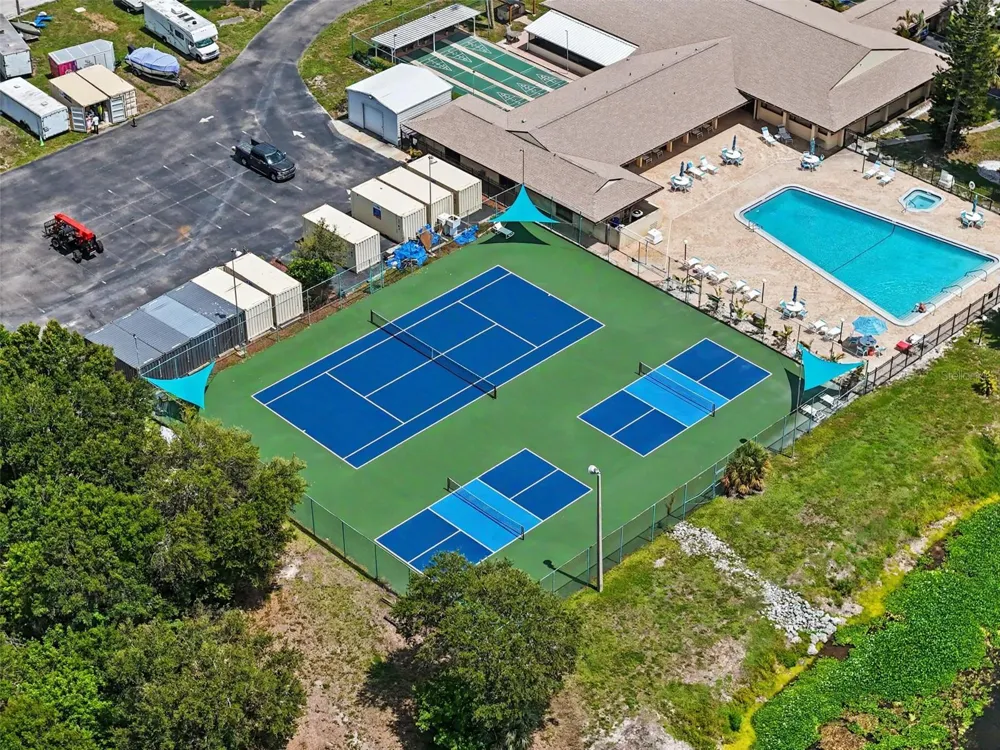 1502 16TH CIRCLE SE Largo, FL 33771