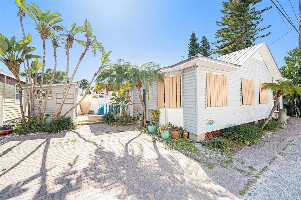 125 95TH AVENUE Treasure Island, FL 33706