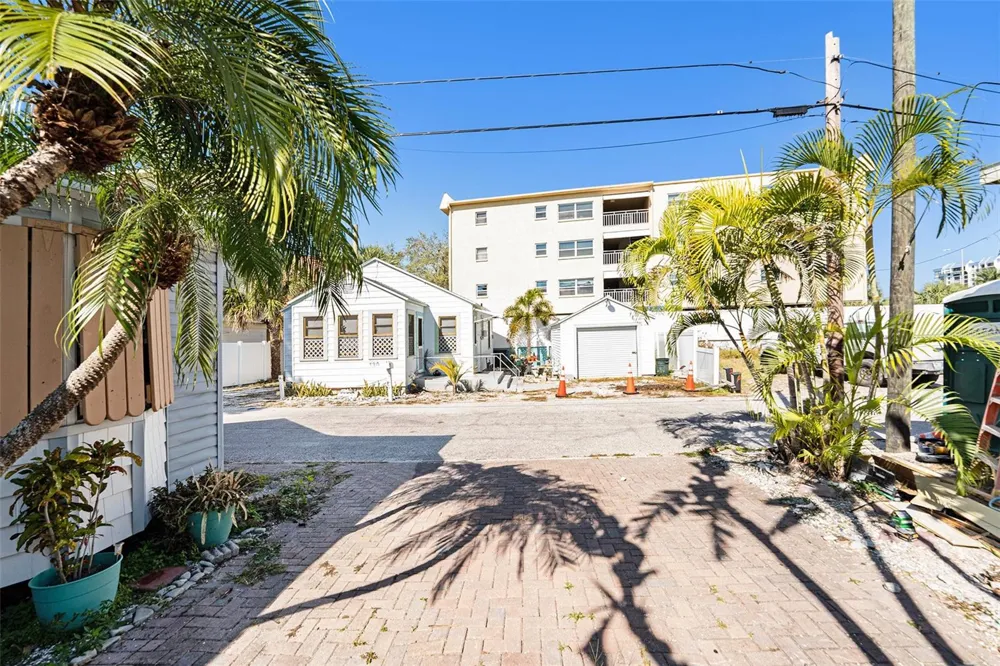 125 95TH AVENUE Treasure Island, FL 33706