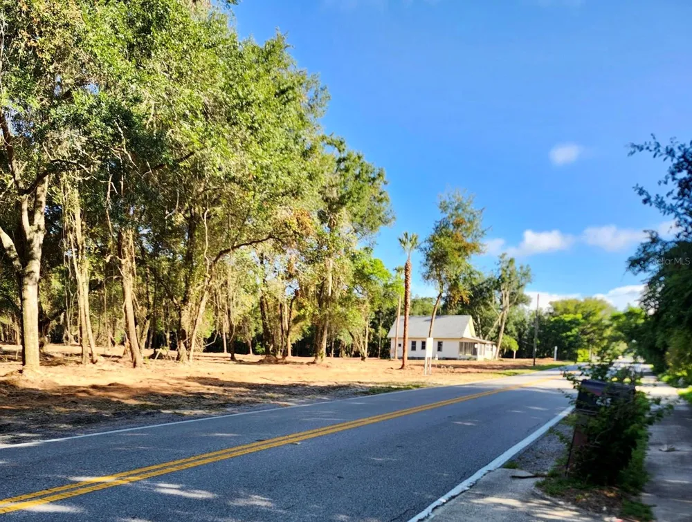 450 OLD GENEVA ROAD Geneva, FL 32732