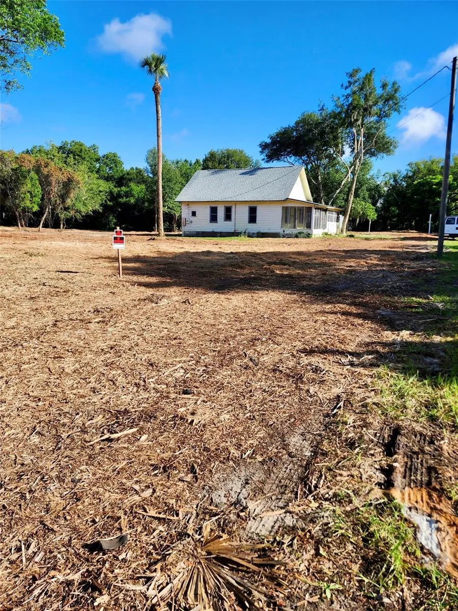 450 OLD GENEVA ROAD Geneva, FL 32732
