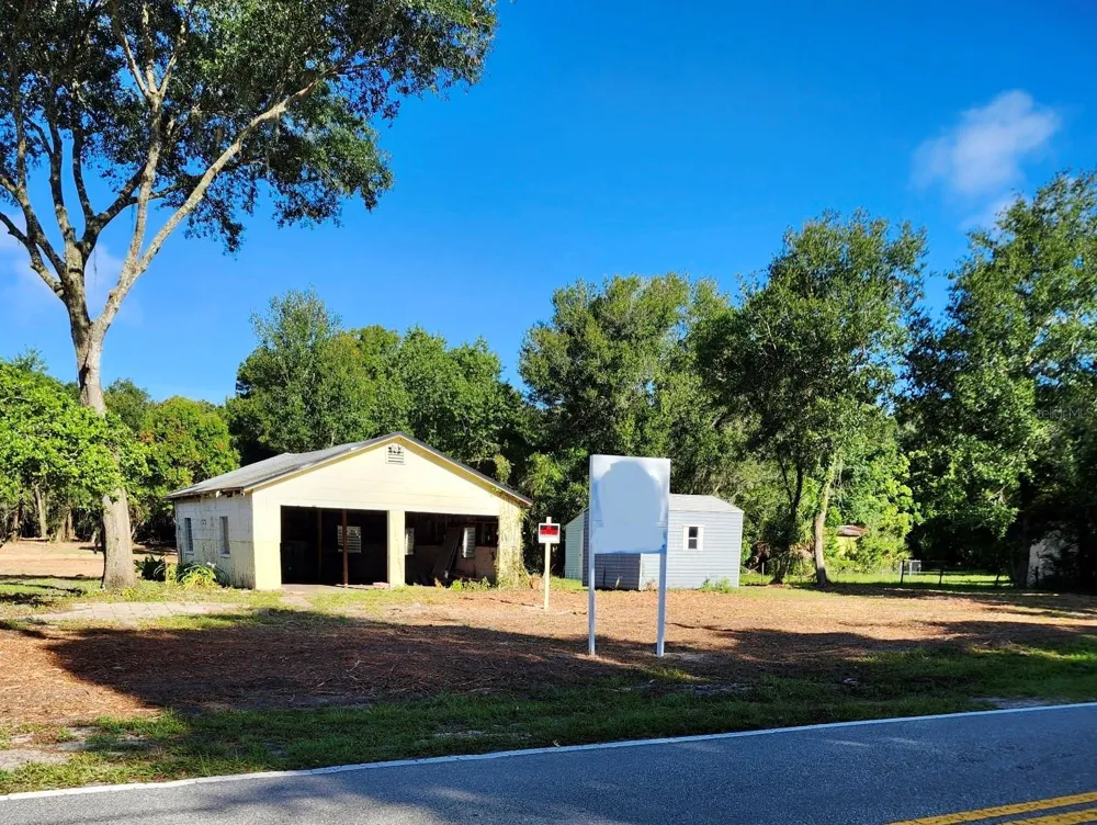 450 OLD GENEVA ROAD Geneva, FL 32732