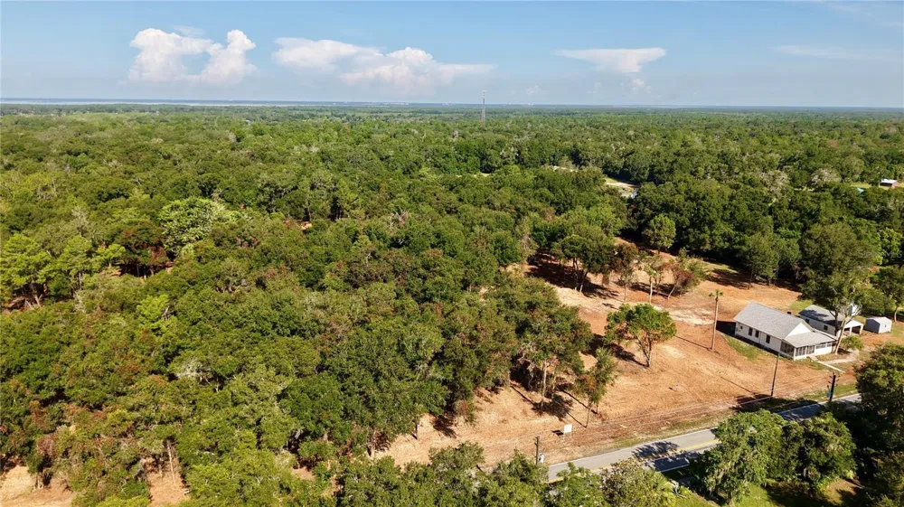 450 OLD GENEVA ROAD Geneva, FL 32732