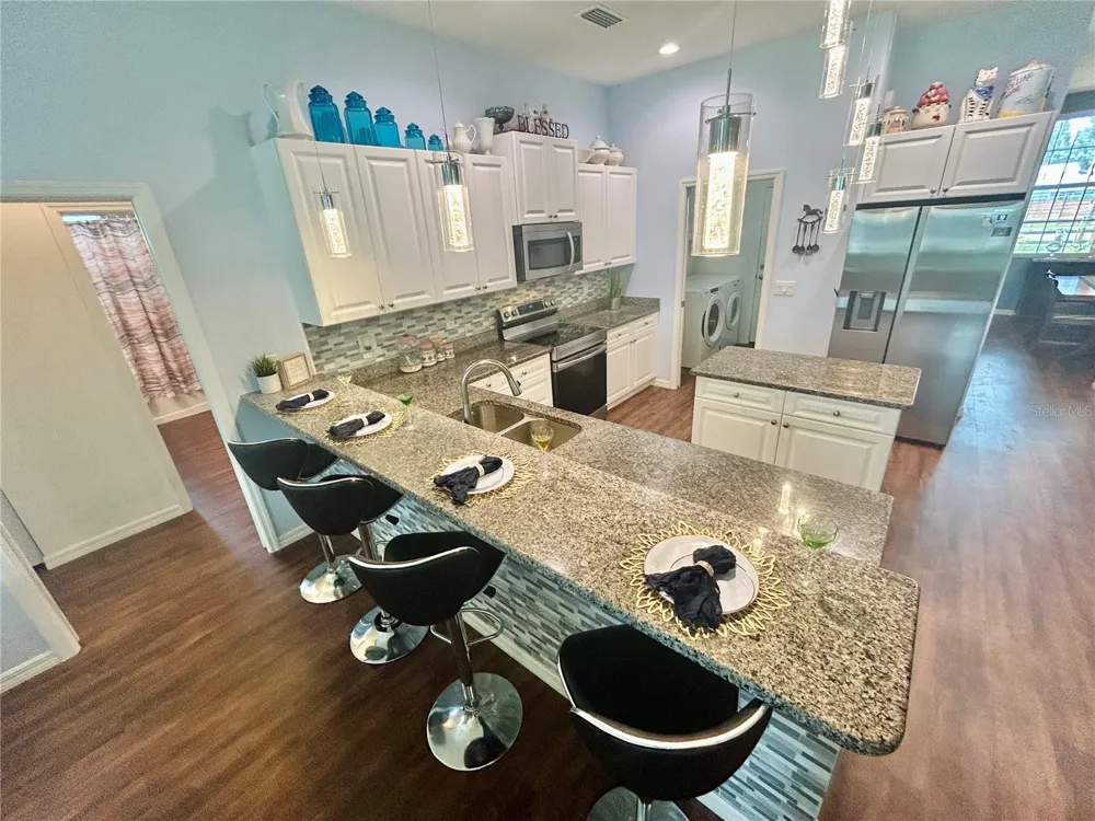 6416 18TH AVENUE E Bradenton, FL 34208