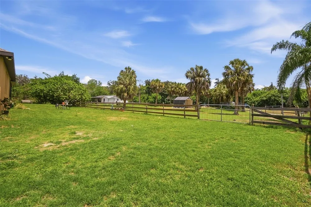 6416 18TH AVENUE E Bradenton, FL 34208