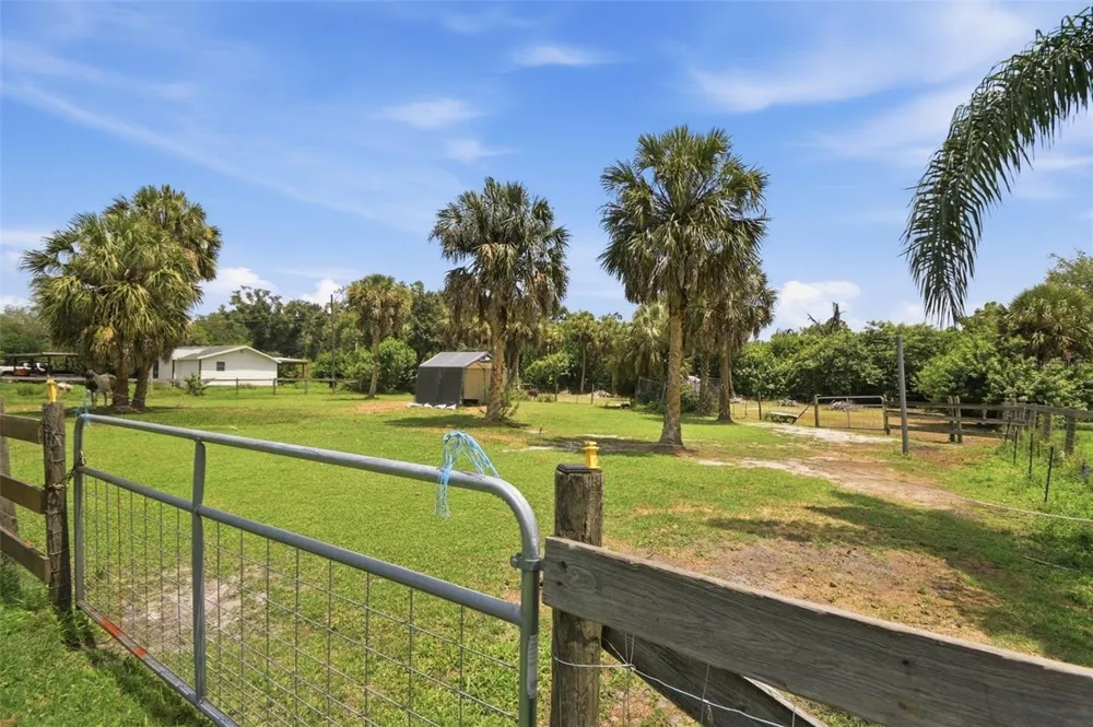 6416 18TH AVENUE E Bradenton, FL 34208