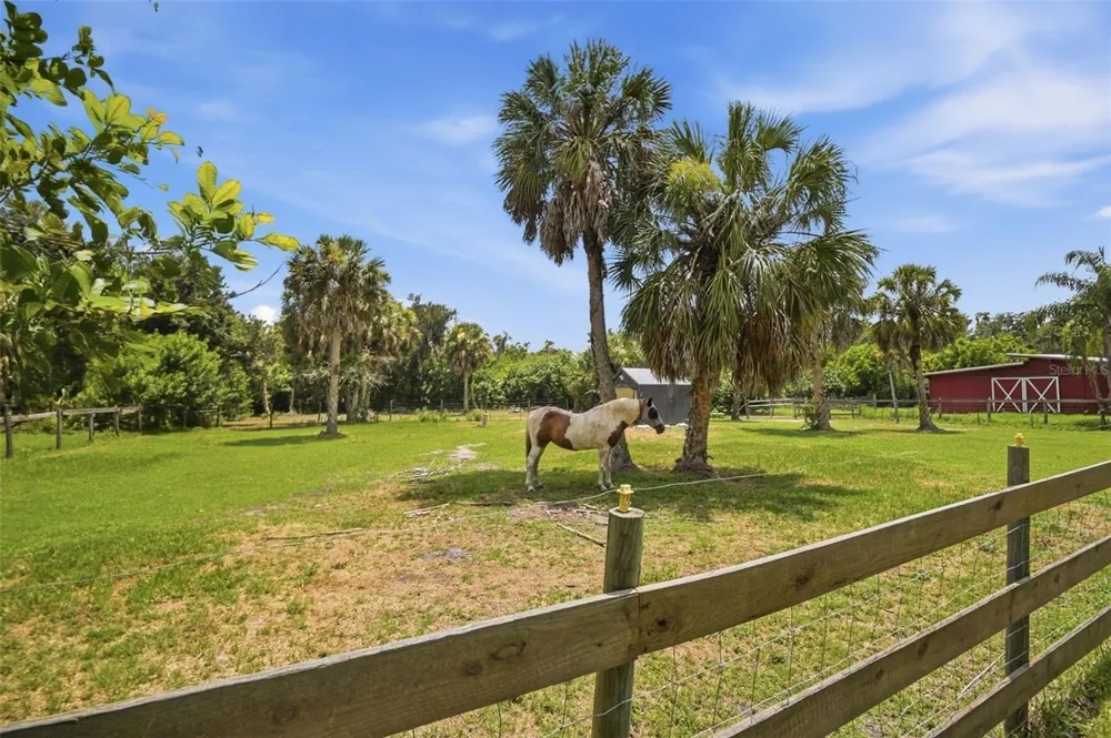 6416 18TH AVENUE E Bradenton, FL 34208