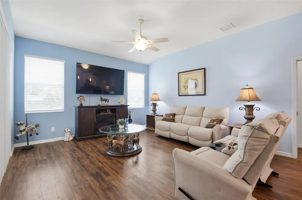 6416 18TH AVENUE E Bradenton, FL 34208