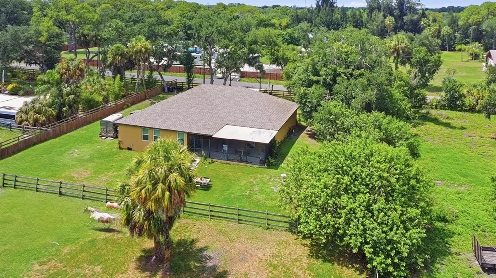 6416 18TH AVENUE E Bradenton, FL 34208