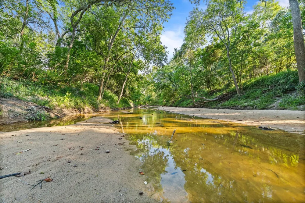 7462 County Road 284 Edna, TX 77957