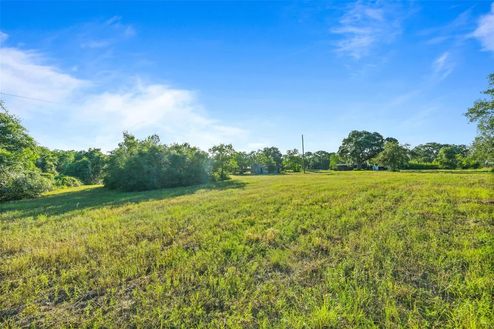 7462 County Road 284 Edna, TX 77957
