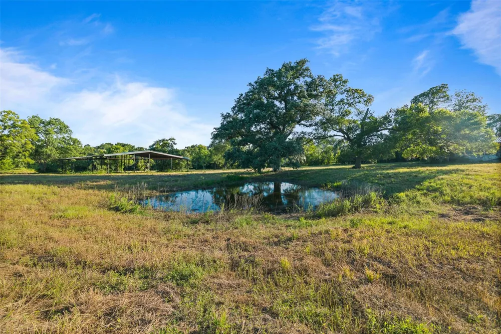 7462 County Road 284 Edna, TX 77957
