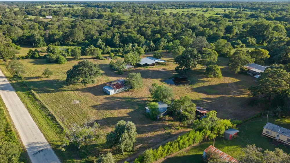 7462 County Road 284 Edna, TX 77957