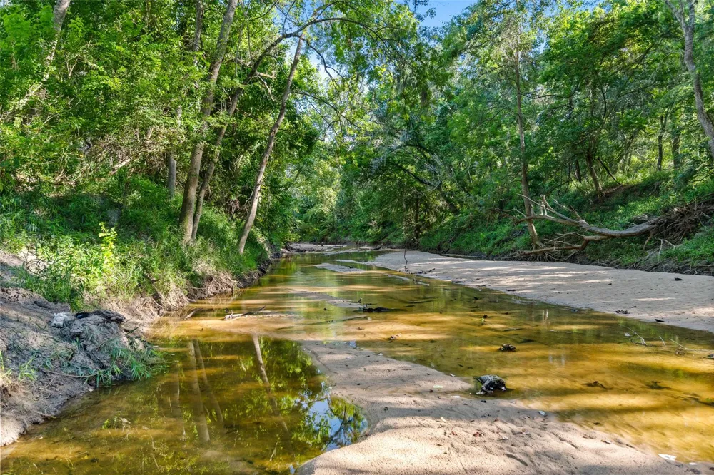 7462 County Road 284 Edna, TX 77957