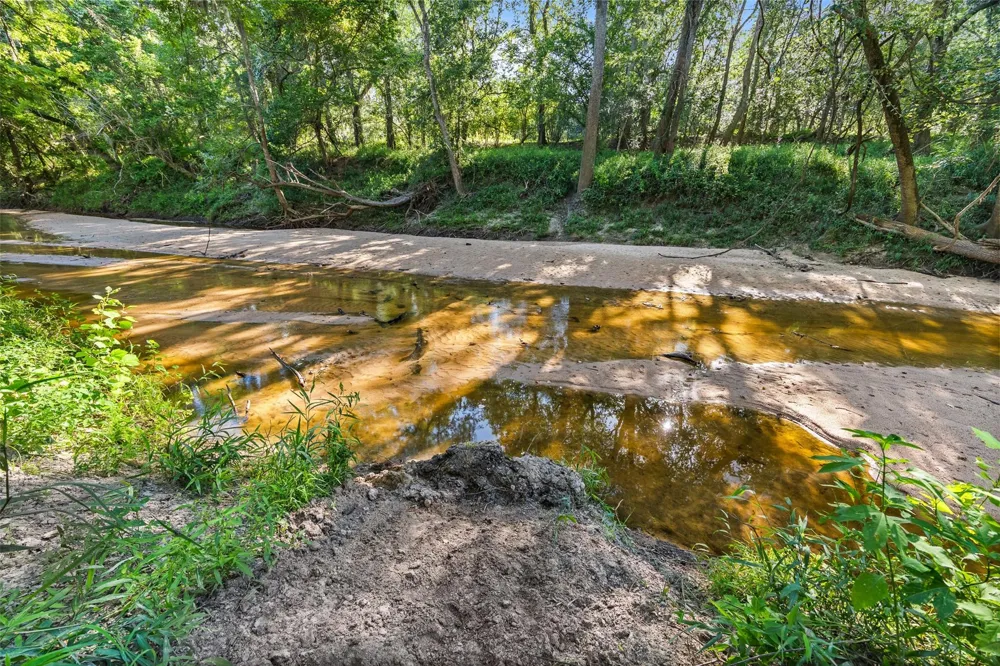 7462 County Road 284 Edna, TX 77957