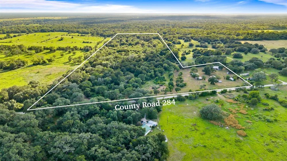 7462 County Road 284 Edna, TX 77957