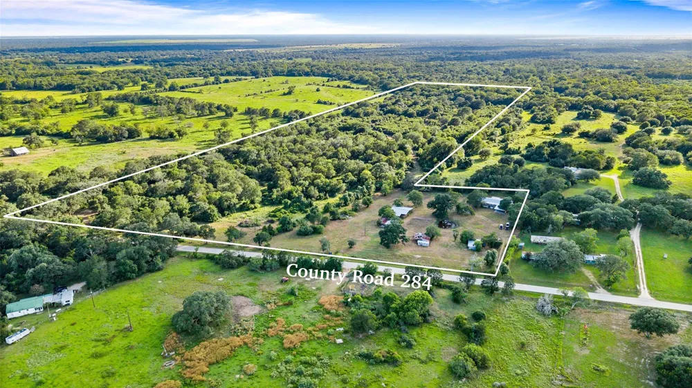7462 County Road 284 Edna, TX 77957