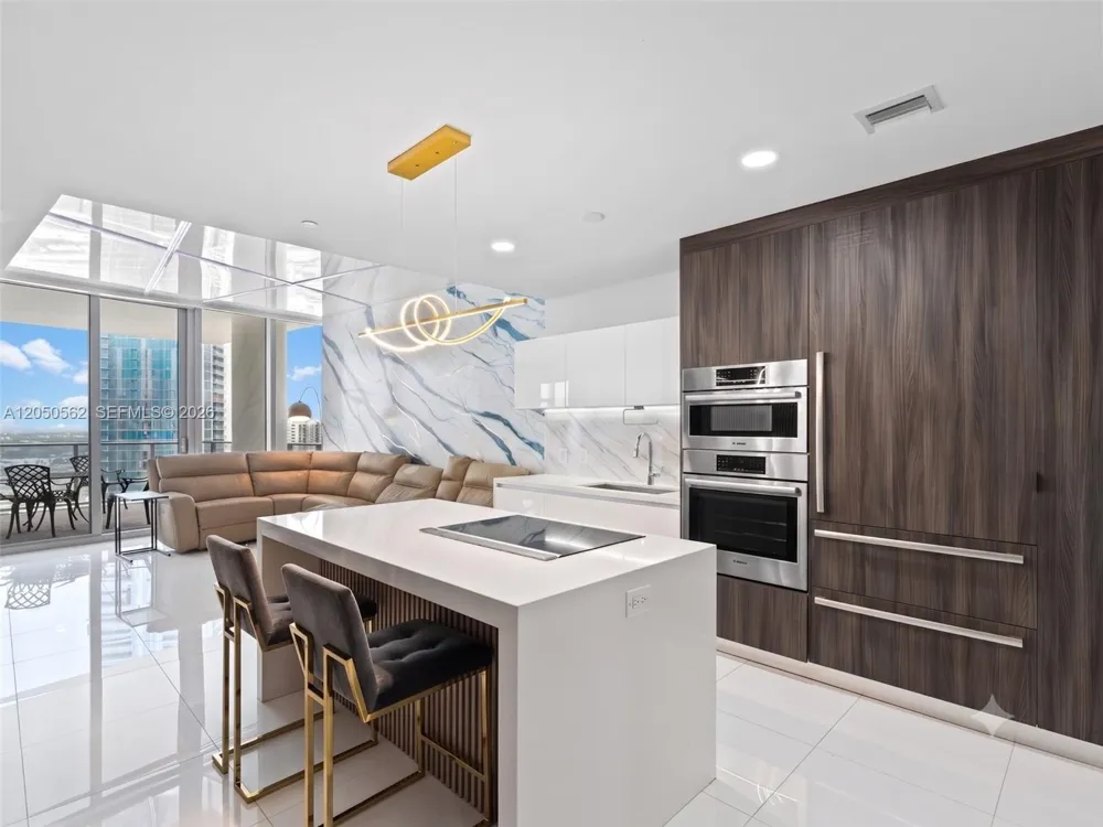 851 NE 1st Ave #3000 Miami, FL 33132