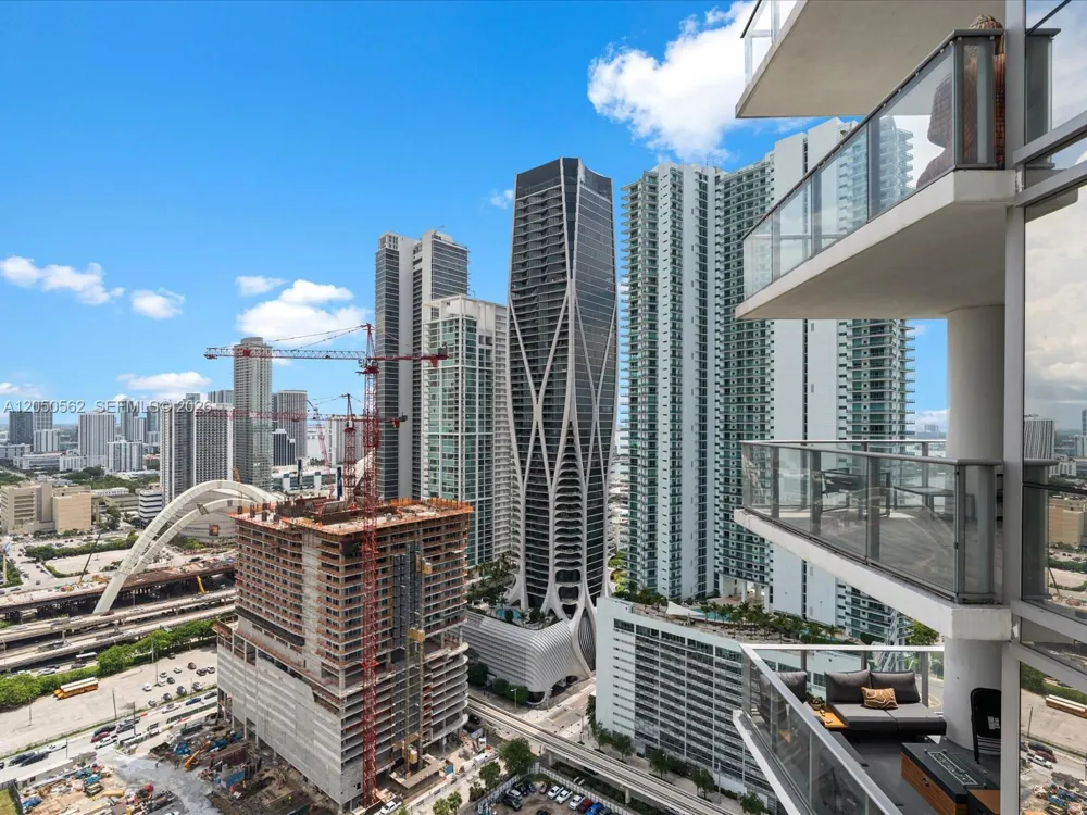 851 NE 1st Ave #3000 Miami, FL 33132