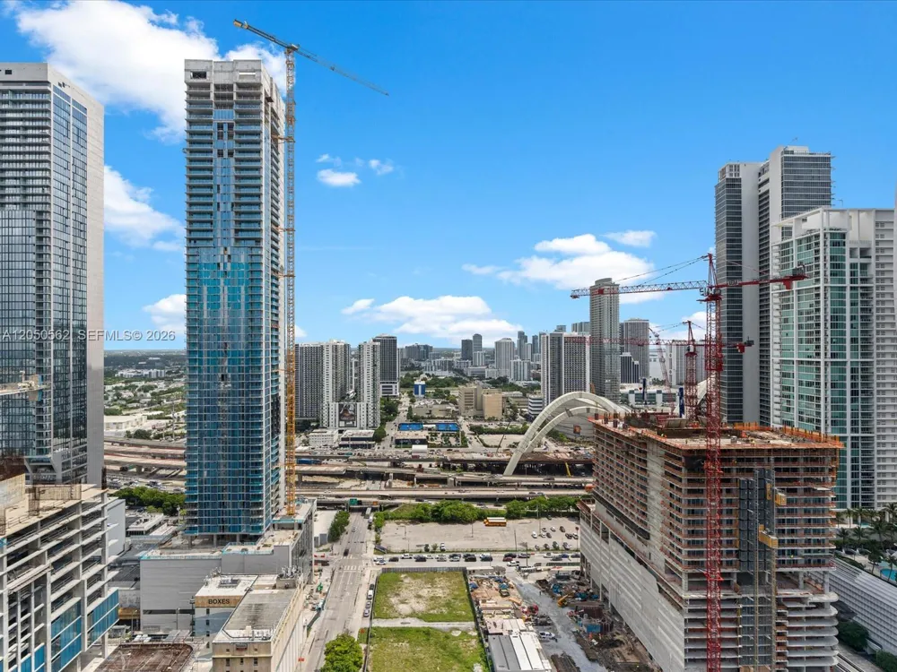 851 NE 1st Ave #3000 Miami, FL 33132