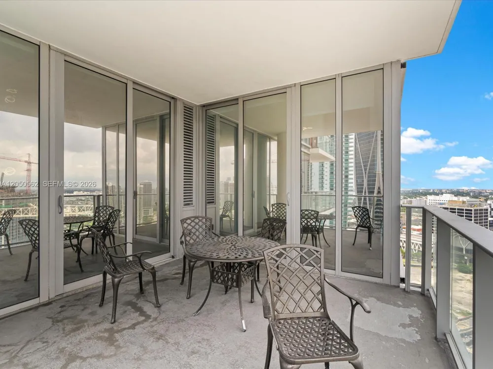 851 NE 1st Ave #3000 Miami, FL 33132