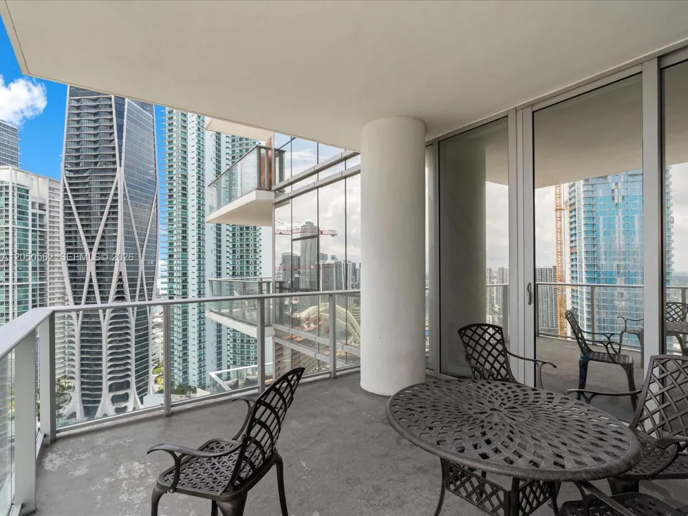 851 NE 1st Ave #3000 Miami, FL 33132