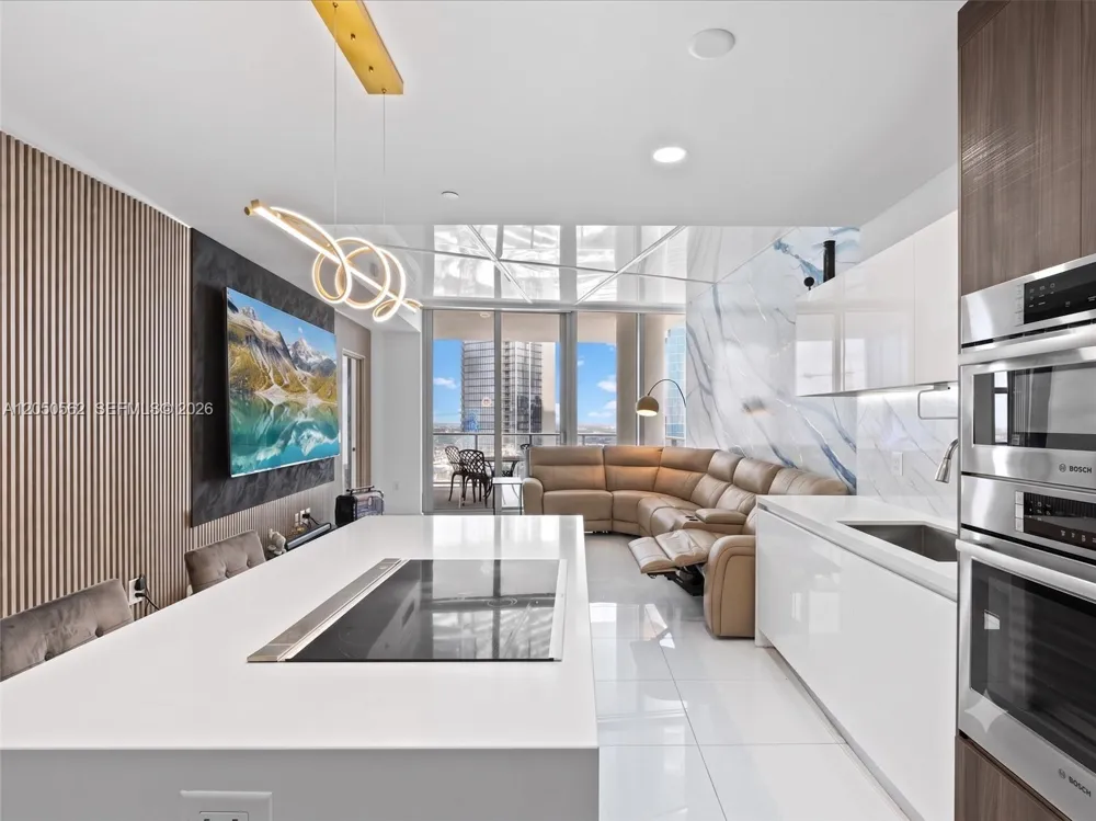 851 NE 1st Ave #3000 Miami, FL 33132