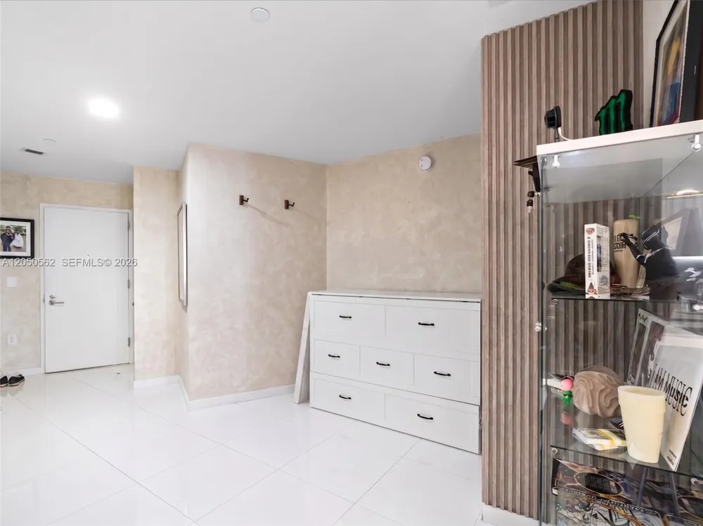 851 NE 1st Ave #3000 Miami, FL 33132
