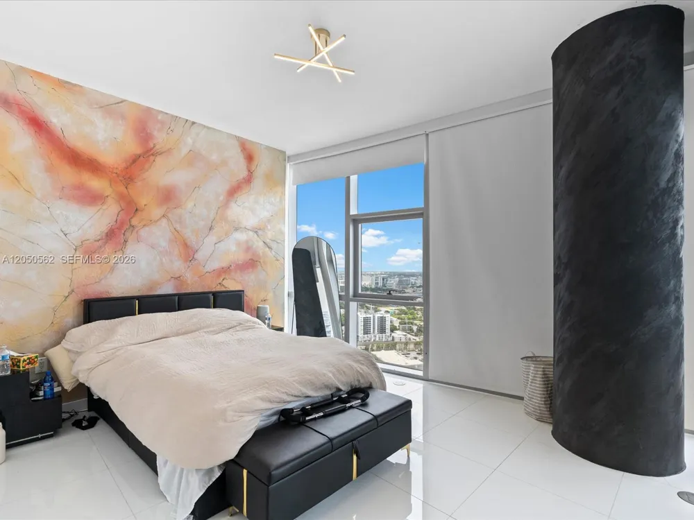 851 NE 1st Ave #3000 Miami, FL 33132