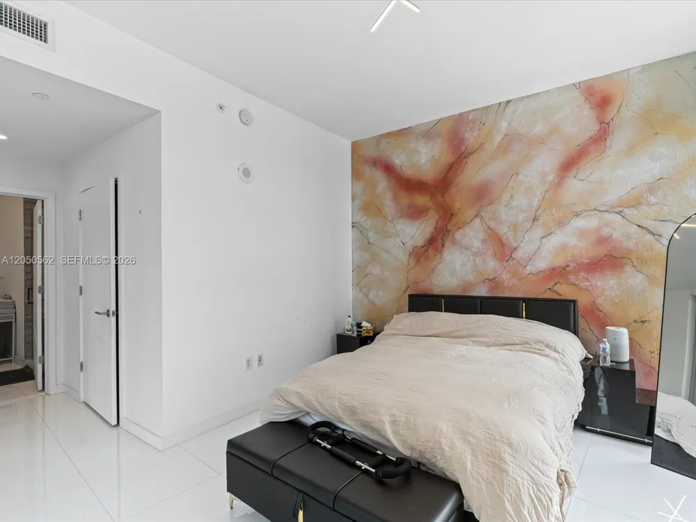 851 NE 1st Ave #3000 Miami, FL 33132