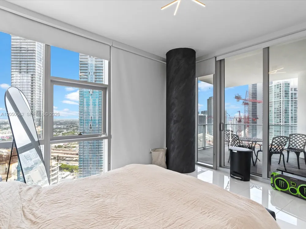 851 NE 1st Ave #3000 Miami, FL 33132