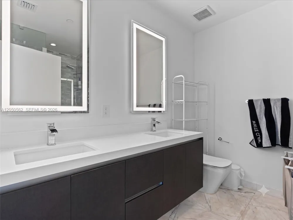 851 NE 1st Ave #3000 Miami, FL 33132